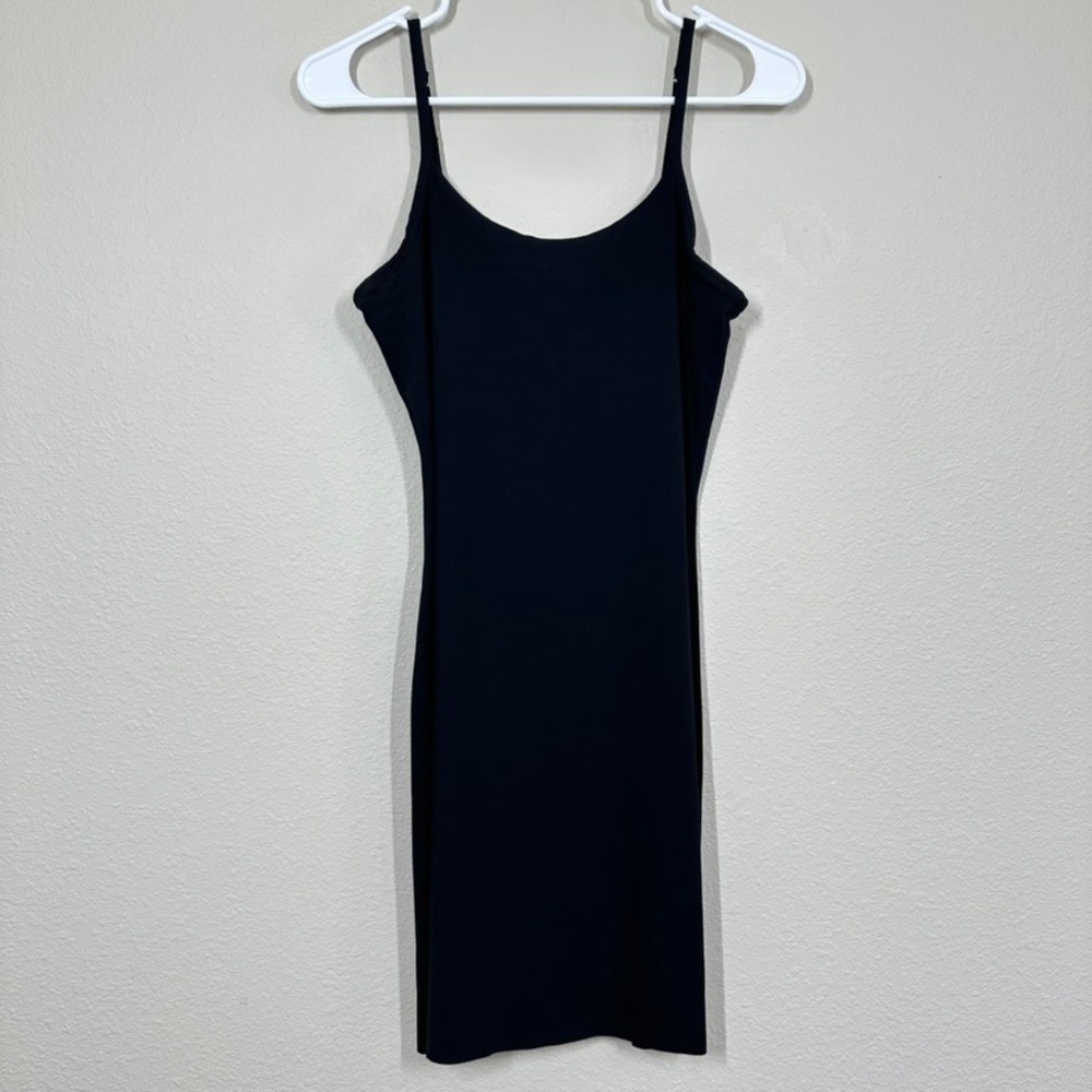 Nordstrom Black Size Medium Camisole Slip Midi Length Seamless Adjustable Straps